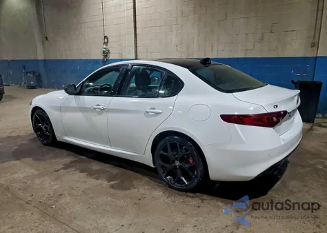2019 Alfa Romeo Giulia z USA, uszkodzony, nr VIN ZARFANAN9K7619887